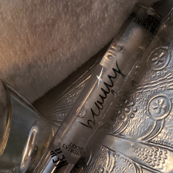 NEW Victoria Secret Beauty Rush Clear Lip Gloss - Picture 3 of 3